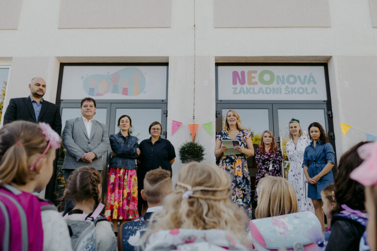 SLAVNOSTNÍ OTEVŘENÍ NEONOVÉ ŠKOLY 4. 9. 2023