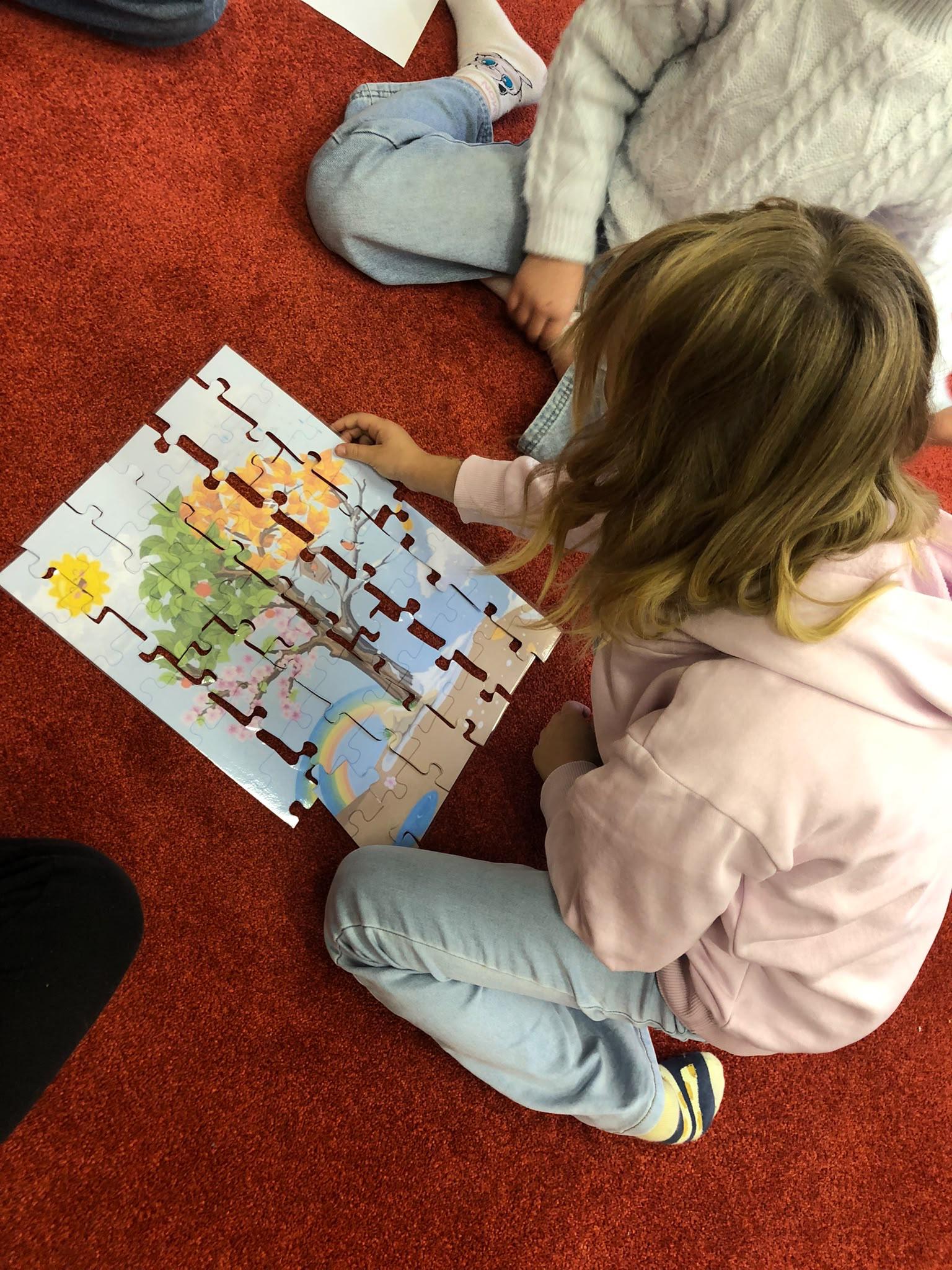 Skládání stromového puzzle